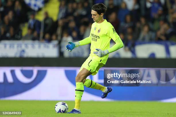 Ciprain Tatarusanu goalkeeper of AC Milan in action during the Serie A match between Empoli FC and AC MIlan at Stadio Carlo Castellani on October 1,...