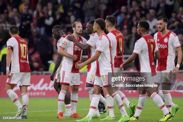 Davy Klaassen of Ajax celebrates 1-0 with Dusan Tadic of Ajax, Brian Brobbey of Ajax, Daley Blind of Ajax, Calvin Bassey of Ajax, Devyne Rensch of...