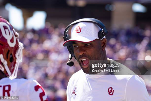 Oklahoma Running Backs Coach DeMarco Murray talks to a player on the sideline during the second half Oklahoma's road game against TCU at Amon G....