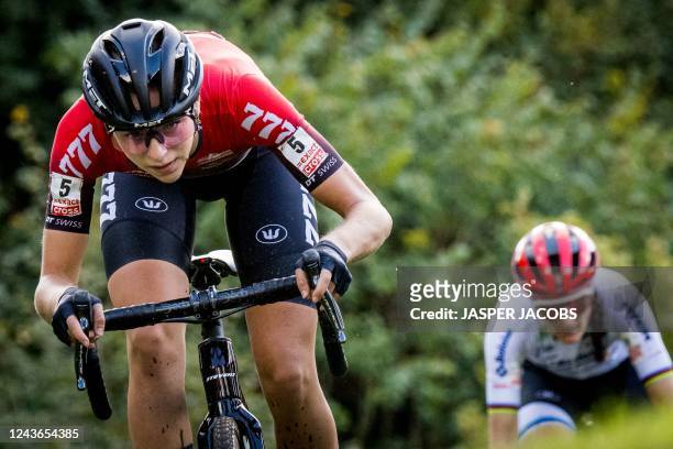 Netherlands' Inge van der Heijden competes in the women's elite race of the Berencross Meulebeke cyclocross cycling event, race 3/8 in the 'Exact...