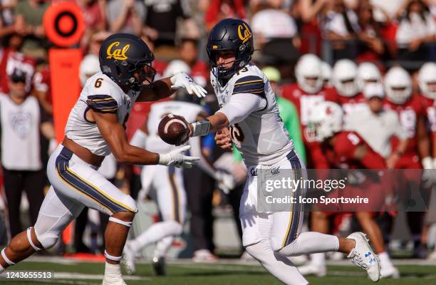 California Golden Bears quarterback Jack Plummer hands the ball to California Golden Bears running back Jaydn Ott during the game between the...