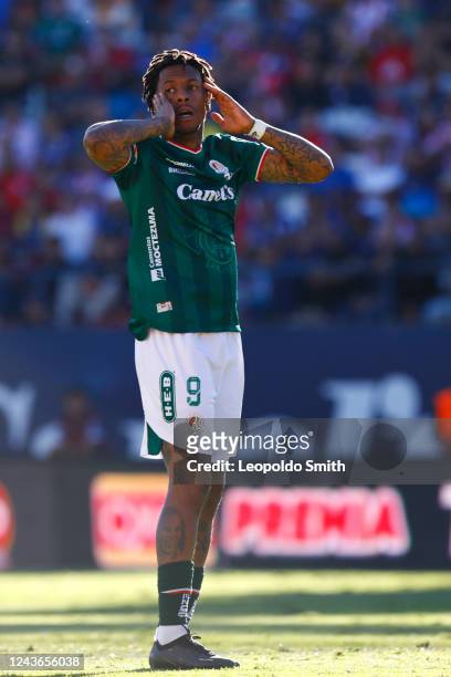 Abel Hernandez of Atletico San Luis reacts during the 17th round match between Atletico San Luis and Tigres UANL as part of the Torneo Apertura 2022...