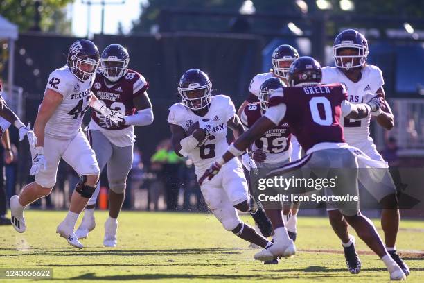 Texas A&M Aggies running back Devon Achane runs during the game between the Mississippi State Bulldogs and the Texas A&M Aggies on October 1, 2022 at...