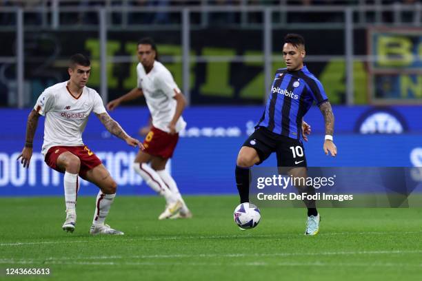 Lautaro Martinez of FC Internazionale controls the ball during the Serie A match between FC Internazionale and AS Roma at Stadio Giuseppe Meazza on...