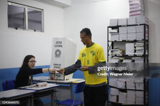 Man casts his vote during general elections day at CIEP Ayrton Senna next to Favela da Rocinha on October 2, 2022 in Rio de Janeiro, Brazil. After a...