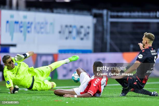 Goalkeeper Andries Noppert of SC Heerenveen Pawel Bochniewicz of SC Heerenveen Battle for the ball during the Dutch Eredivisie match between FC Emmen...