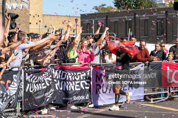 Cheering For Running Racers 100 Crowd Cheering Marathon Stock Photos, High-Res Pictures, and Images ...
