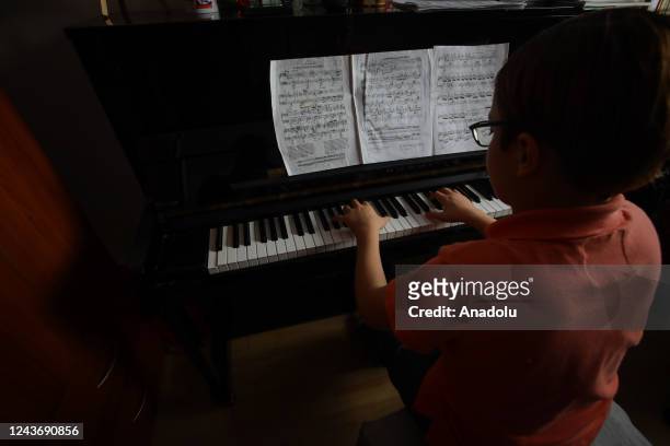 Francisco Cruz the pianist from Bogota who makes his way as one of the most talented pianists in the country, the minor is emerging as a child...