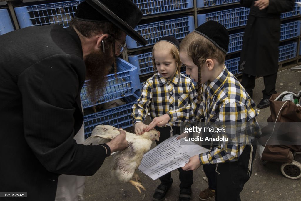 Kapporah Ritual Jews take part in Jewish Yom Kippur also known as the Day of... News ...