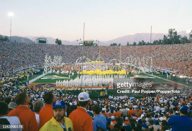 General view of the half-time show during the Super Bowl XXI between Denver Broncos and New York Giants at the Rose Bowl on January 25, 1987 in...