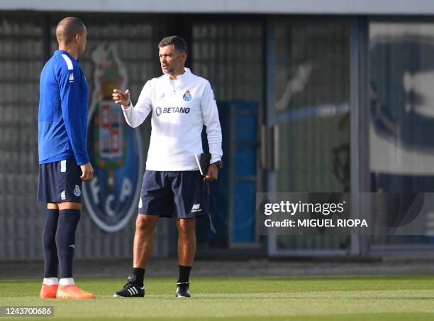 Porto's Portuguese coach Sergio Conceicao talks with FC Porto's Portuguese defender Pepe during a training session on the eve of the UEFA Champions...