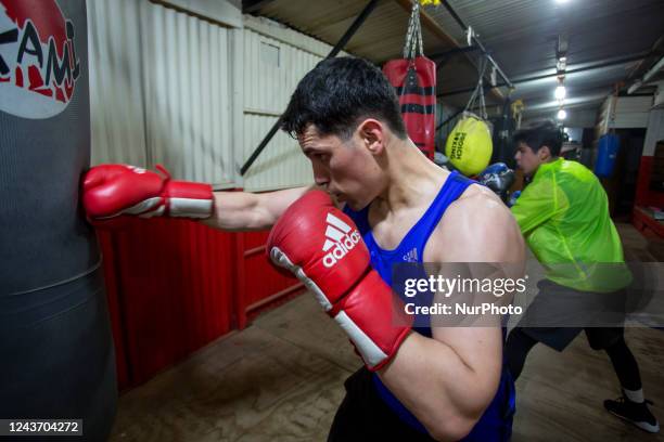 Santiago, Chile. October 3, 2022. Young amateur boxers train at the school of former professional boxer Carlos &quot;Látigo&quot; Uribe in Osorno on...