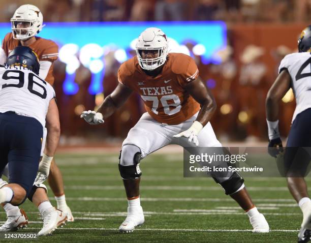 Texas Longhorns tackle Kelvin Banks Jr. Blocks during the game between the West Virginia Mountaineers and the Texas Longhorns on October 1 at Darrell...