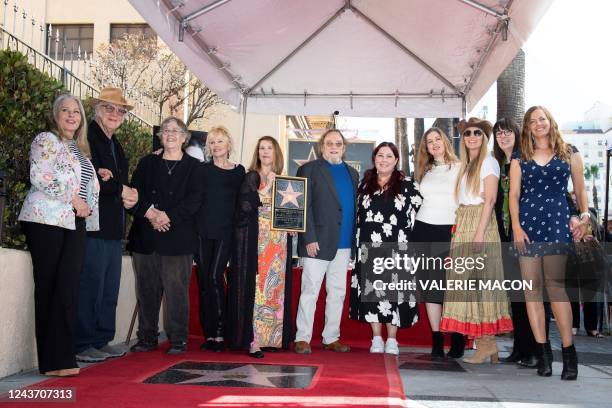 Beverly D'Angelo, John Sebastian, Leah Kunkel, Michelle Phillips, Owen Elliot-Kugell, Stephen Stills, Carnie Wilson, Wendy Wilson, Chynna Phillips,...