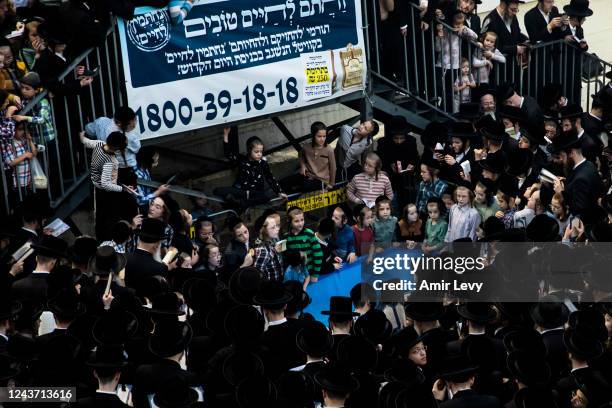 Hasidic Ritual Vizhnitz Hasidic Photos and Premium High Res Pictures - Getty Images