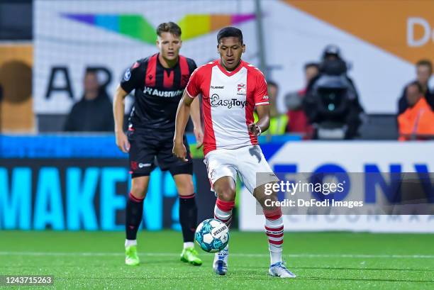 Fernando Pacheco of FC Emmen Controls the ball during the Dutch Eredivisie match between FC Emmen and sc Heerenveen at De Oude Meerdijk on October 2,...