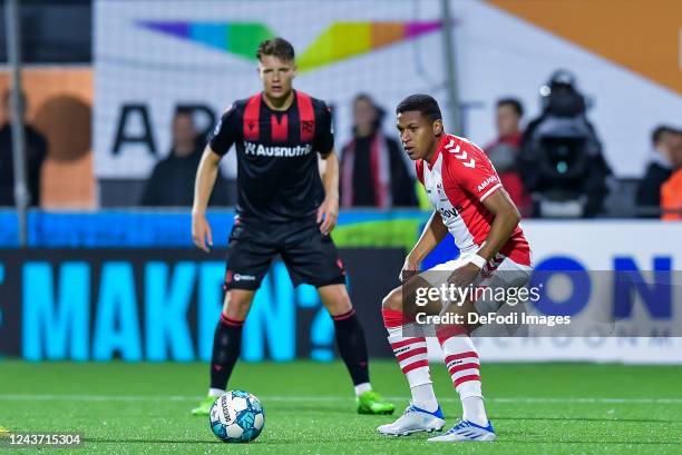 Fernando Pacheco of FC Emmen Controls the ball during the Dutch Eredivisie match between FC Emmen and sc Heerenveen at De Oude Meerdijk on October 2,...