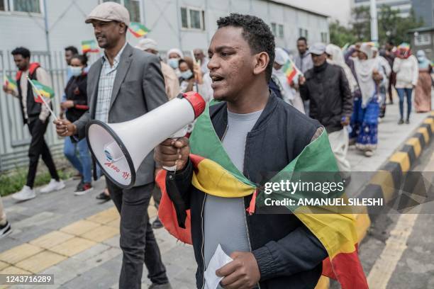 Man gestures as he shouts during a protest at the Embassy of the United States of America in Addis Ababa, Ethiopia, on October 04, 2022. - Tigrayan...