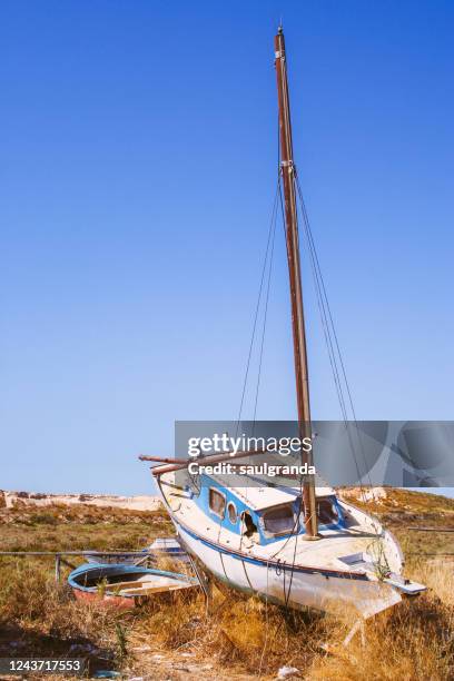 abandoned sailing ship - alvor stock-fotos und bilder