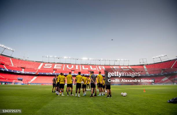 Borussia Dortmund on the pitch ahead of their UEFA Champions League group G match against Sevilla FC at Estadio Ramon Sanchez Pizjuan on October 4,...