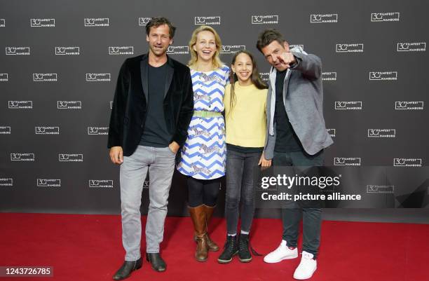 October 2022, Hamburg: Actress Petra Schmidt-Schaller , actress Tilda Wunderlich , actor Florian Stetter and director Alexander Dierbach arrive for...