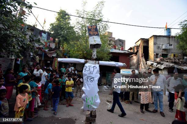 Atishi Marlena join the burning of Ravan effigies made from garbage, to mark the protest against the BJP ruled DELHI MCD at JJ Camp, Shriniwas Puri...