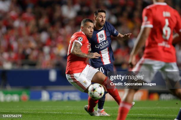 Nicolas Otamendi of SL Benfica, Lionel Messi of Paris Saint Germain during the UEFA Champions League match between Benfica v Paris Saint Germain at...