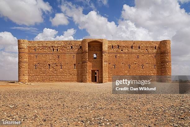 desert castle - qasr kharana stockfoto's en -beelden