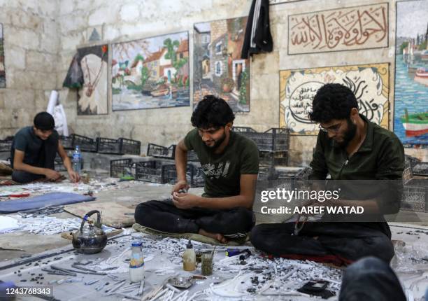 Syria Workshops 2,664 Town Mosaic Stock Photos, High-Res Pictures, and Images - Getty ...
