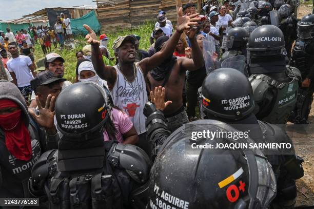 Riot police evict squatters from an occupied property in Cali, Colombia on October 6, 2022. - The police operation affects around 1,500 families who...