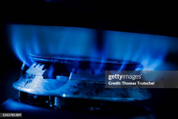 Symbolic photo on the subject of rising gas costs. Flames in a gas stove on October 07, 2022 in Berlin, Germany.