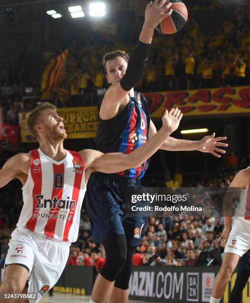 Jan Vesely, #6 of FC Barcelona competes with Thomas Walkup, #0 of Olympiacos Piraeus during the 2022/2023 Turkish Airlines EuroLeague match between...