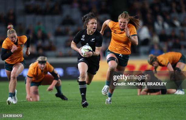 New Zealand's Ruby Tui runs with the ball during the New Zealand 2021 Women's Rugby World Cup Pool A match between New Zealand and Australia at Eden...