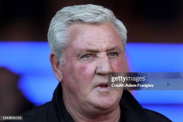 Steve Bruce Head Coach / Manager of West Bromwich Albion looks on during the Sky Bet Championship between West Bromwich Albion and Luton Town at The...