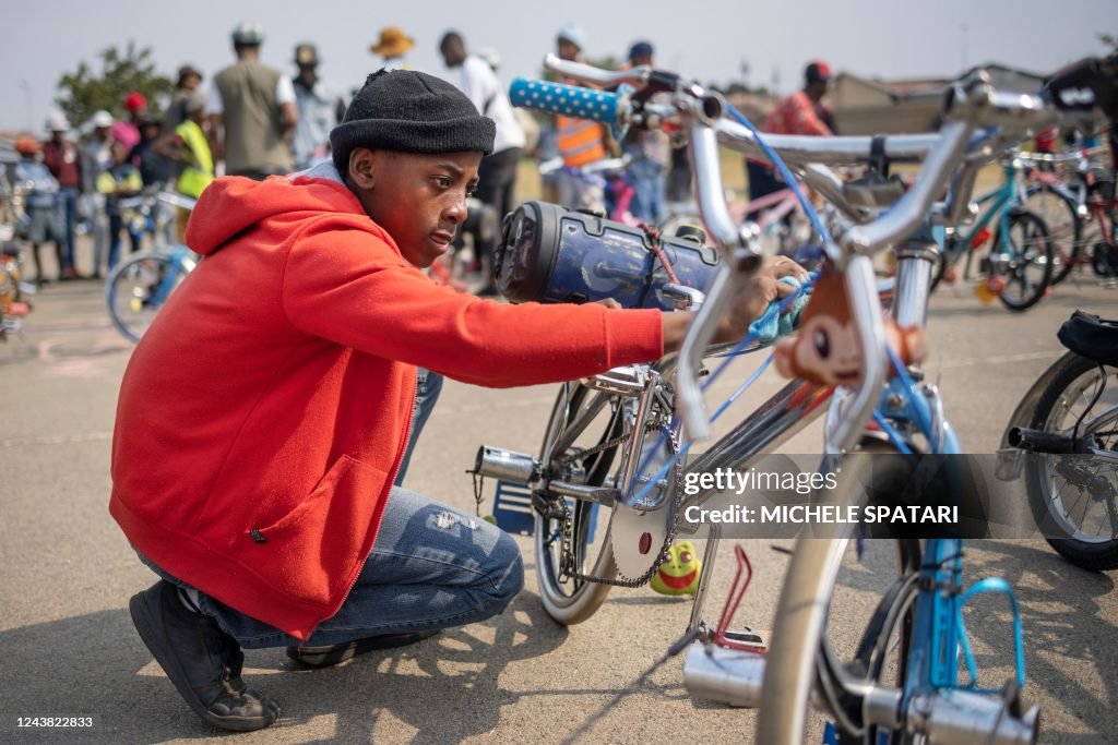 SAFRICA-LIFESTYLE-CYCLING