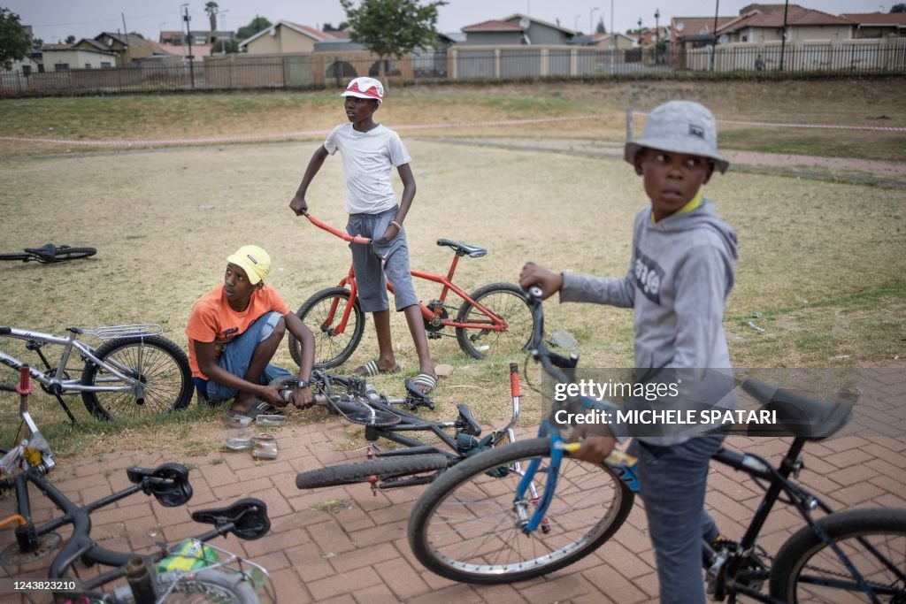 SAFRICA-LIFESTYLE-CYCLING