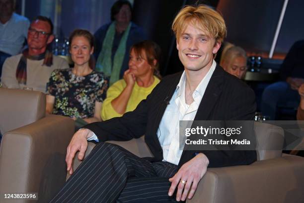 Louis Hofmann attends the NDR Talk Show at NDR Studios on October 7, 2022 in Hamburg, Germany.