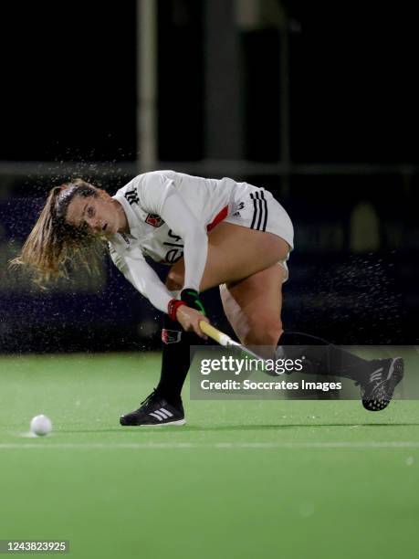 Sabine Plonissen of Amsterdam Dames 1 during the Hoofdklasse Women match between Pinoke v Amsterdam on October 8, 2022 in Amstelveen Netherlands