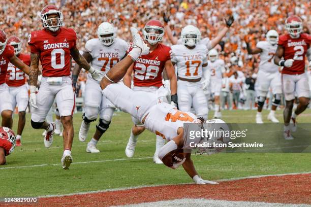 Texas Longhorns running back Jonathon Brooks runs through the line of scrimmage for a touchdown during the game between the Oklahoma Sooners and the...