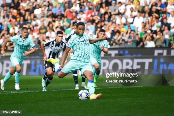 Atalanta's Luis Muriel shoots a penalty kick during the italian soccer Serie A match Udinese Calcio vs Atalanta BC on October 09, 2022 at the Friuli...