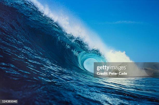 wave - waves crashing foto e immagini stock