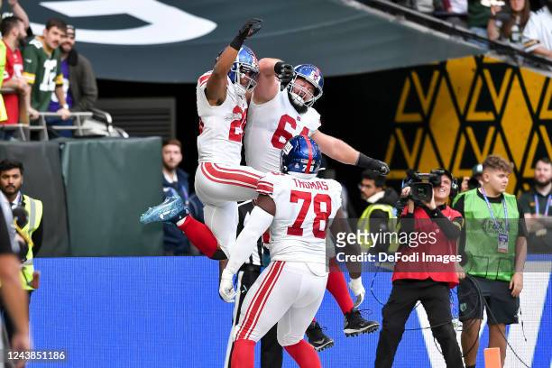 Saquon Barkley of New York Giants celebrates scoring a touchdown with his his teammates during the NFL match between New York Giants and Green Bay...