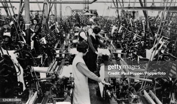 Employees weaving Grenfell cloth at Lodge Cotton Mill in Burnley, Lancashire, circa 1925.