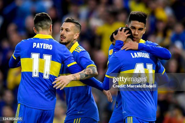 Dario Benedetto of Boca Juniors celebrates with teammates after scoring the second goal of his team during a match between Boca Juniors and Aldosivi...