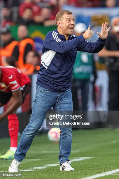 Head coach Frank Kramer of FC Schalke 04 gestures during the Bundesliga match between Bayer 04 Leverkusen and FC Schalke 04 at BayArena on October 8,...