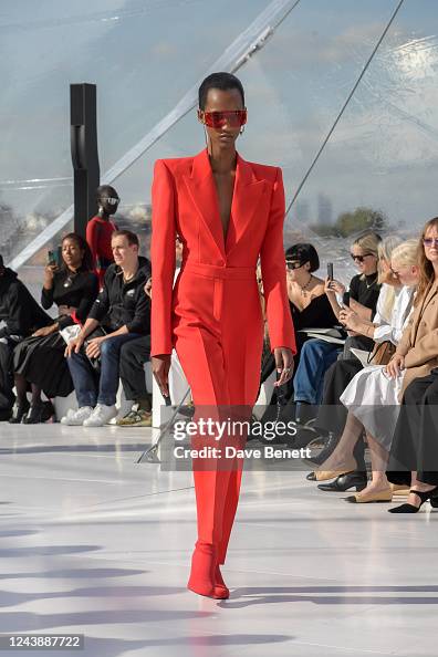 Alexander McQueen SS23 Womenswear Show Alexander McQueen SS23 Womenswear Show