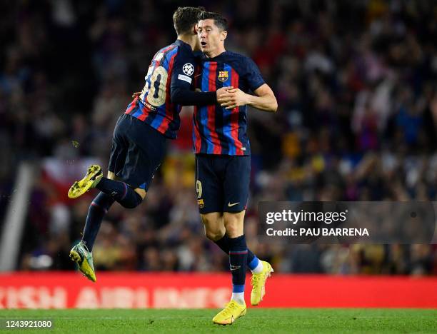 Barcelona's Polish forward Robert Lewandowski celebrates scoring his team's second goal during the UEFA Champions League 1st round, group C, football...