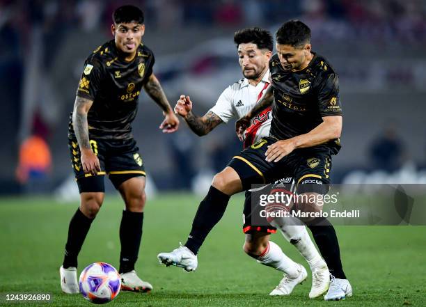 Milton Casco of River Plate fights for the ball with Mauro Zarate and Juan Cruz Esquivel of Platense during a match between River Plate and Platense...