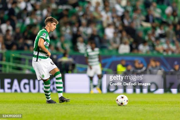 Jose Marsa of Sporting CP controls the ball during the UEFA Champions League group D match between Sporting CP and Olympique Marseille at Estadio...