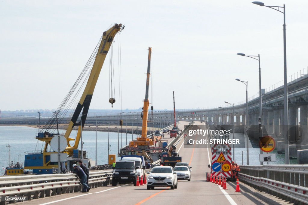 CRIMEA-UKRAINE-RUSSIA-CONFLICT-BRIDGE